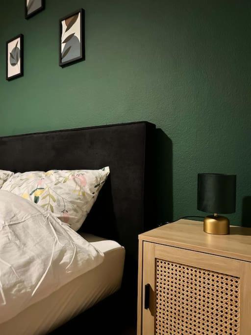 Gemuetliche 2-Zimmer Wohnung Im Zentrum Neumünster Esterno foto
